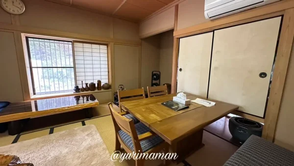 久万高原町・Ninepyの古民家を活かした室内席｜ナチュラルな雰囲気でゆったり