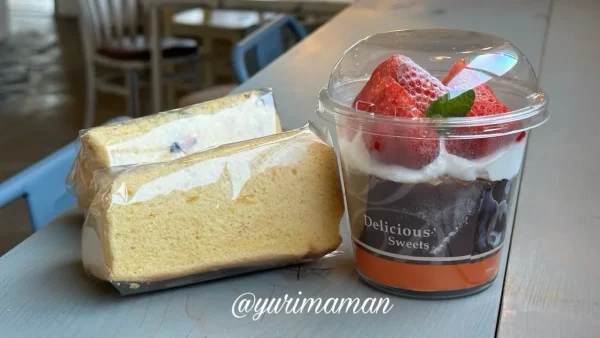 西条市「シフォンケーキ月ゆらり」のカットシフォンケーキと苺スイーツ「ポコリ」