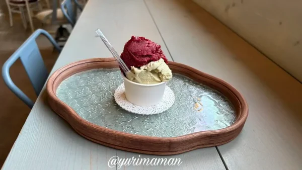 西条市「シフォンケーキ月ゆらり」ジェラート_レトロなトレイ