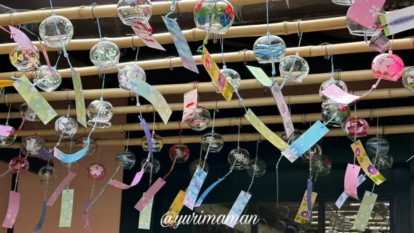 志津かわ珈琲庵（東温市）風鈴棚2