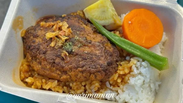 愛媛FCスタグル「カジュアルダイニングBon」のハンバーグ弁当。西条の人気洋食店の味がキッチンカーで楽しめる一品