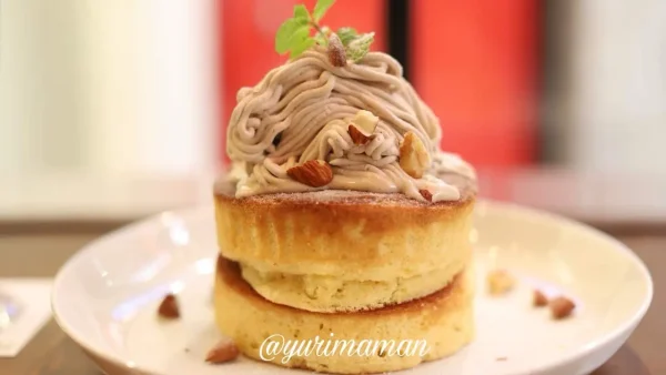 フライングスコッツマン大街道店のモンブランのホットケーキ