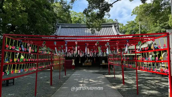 松前町・高忍日賣神社の風鈴が飾られた風棚1