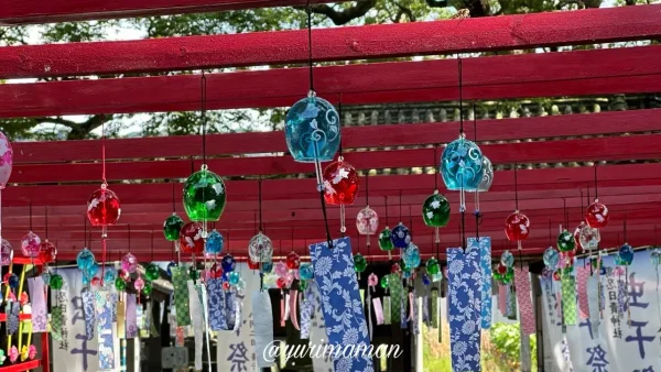 松前町・高忍日賣神社の風鈴が飾られた風棚1