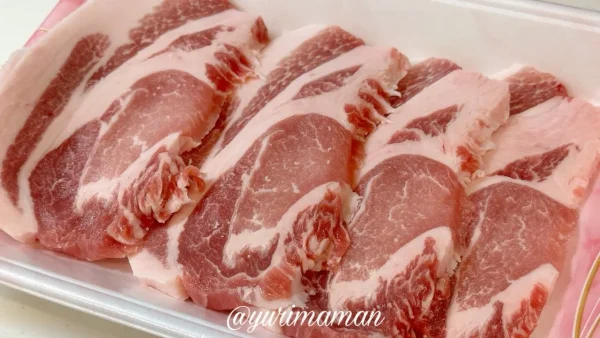 木村チェーン三島店で販売されている薄切りの国産豚ローステキカツ用パック3