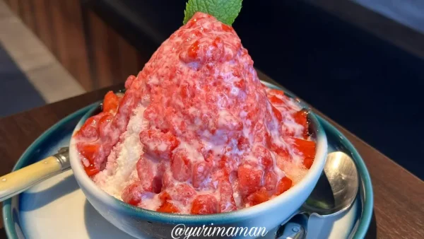 松山市で食べられるソラニワガレーの苺かき氷(糸ピンス)1 - ゆりママんブログ 松山市で食べられるソラニワガレーの苺かき氷(糸ピンス)1