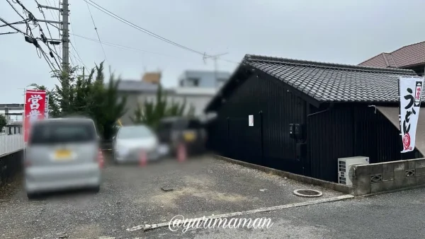 ぴっぴや（四国中央市三島）の駐車場は3台分あります