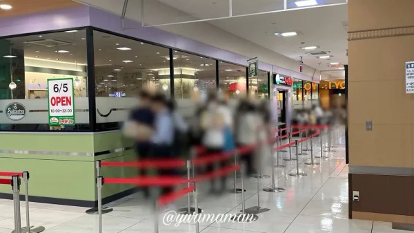 サイゼリヤ イオンスタイル松山店オープンの行列の様子