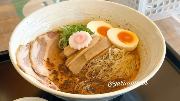 夏にぴったり冷やしピリカラそば_パンチのある辛さとキリッと冷えた麺が特徴3