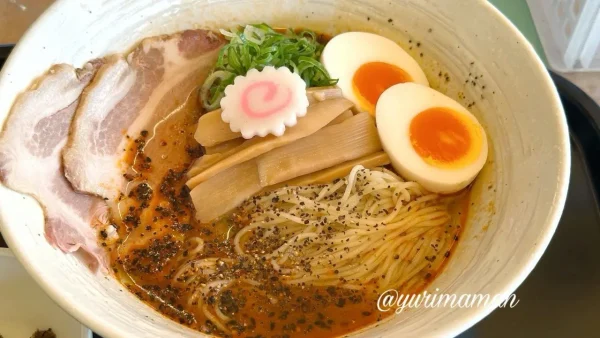 夏にぴったり冷やしピリカラそば_パンチのある辛さとキリッと冷えた麺が特徴1