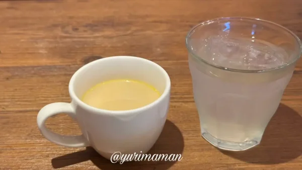 ランチビュッフェのスープとドリンク（レモネード）