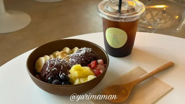 新居浜市「CHOAcafe」のアサイーボウルとアイスコーヒー｜韓国仕込みの人気メニュー