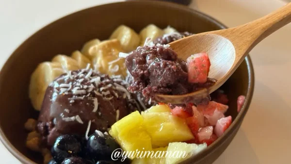 新居浜市「CHOAcafe」のアサイーボウルとアイスコーヒー｜韓国仕込みの人気メニュー2