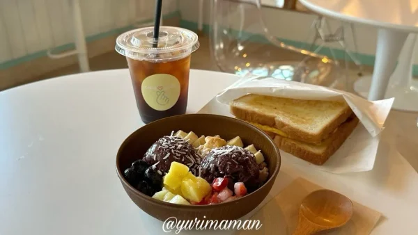 新居浜市「CHOAcafe」のアサイーボウルとトースト｜韓国仕込みの人気メニュー