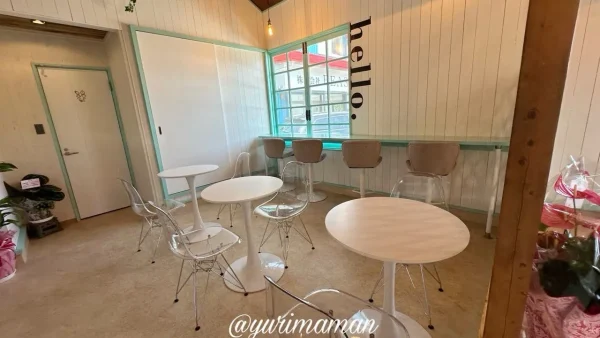 新居浜市「CHOAcafe」の店内カフェスペース｜カウンター席もありひとり時間にも◎