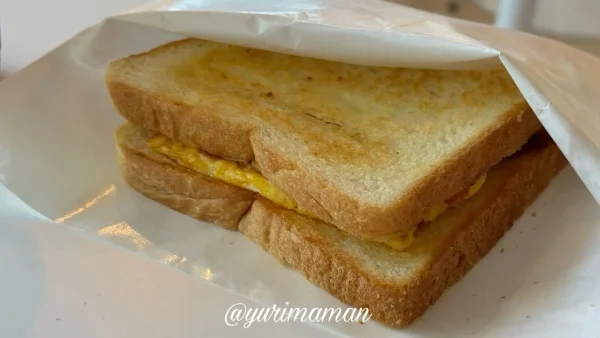 新居浜市「CHOAcafe」のハムチーズトースト｜韓国屋台風の甘じょっぱい味わい1