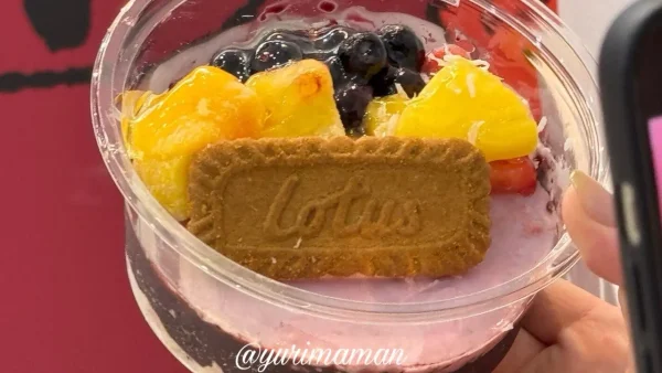 アサイー工房松山大街道店のクラッキングアサイーボウルのいちご1