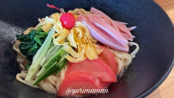 トマトやハム、錦糸卵などがのったGOLDEN GORILLAの冷やし中華1