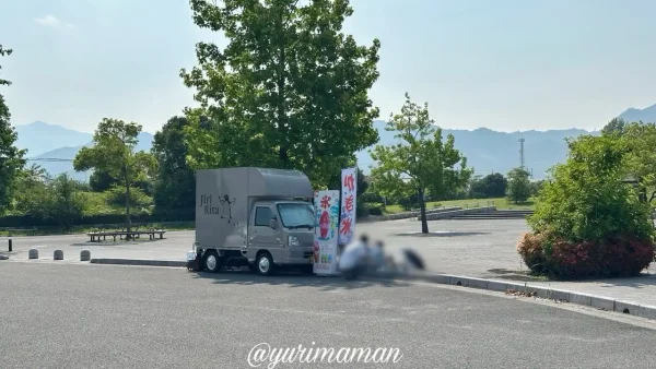 Jiri Ritaのキッチンカー外観。東予運動公園テニス場前にて営業中の様子3