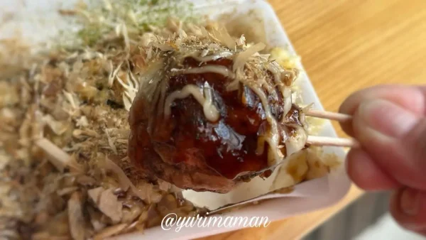 内子町「まんまる」のたこ焼き8個入り。とろとろ食感が魅力2