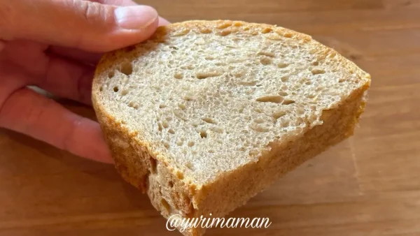 溝口家の食卓のランチで提供されるパン1