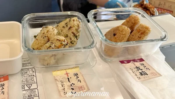 具だくさんの冷凍おにぎりの試食のようす