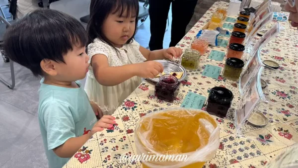 P.CHON（ピチョン）のマーマレード試食のようす