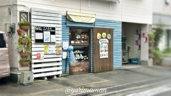 松山市のサンドイッチ店「ぺぁーず」の駐車場