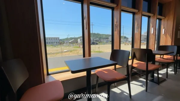 さかい珈琲Expressの内観写真（JR松山駅）2