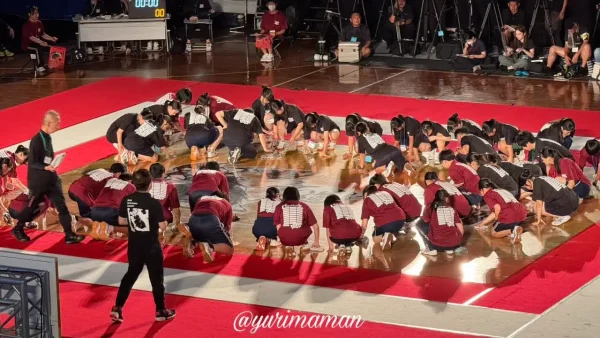 書道パフォーマンス甲子園を支える地元高校生ボランティアの活動風景