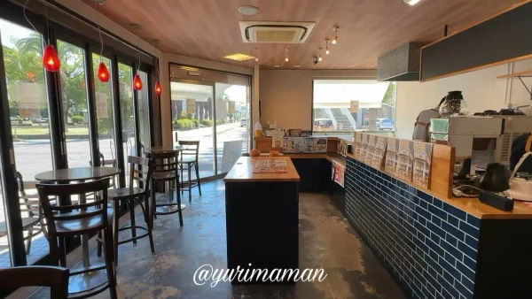 たからじま珈琲新居浜店の内観写真1