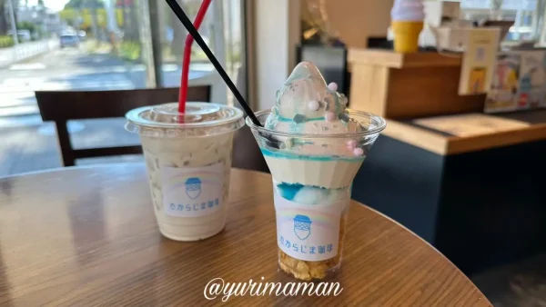 たからじま珈琲新居浜店のラムネパフェとドリンク