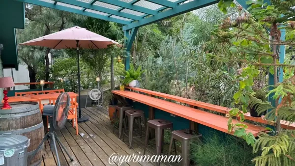 バロードーナツ松山店のワンちゃん連れOK屋外テラス席