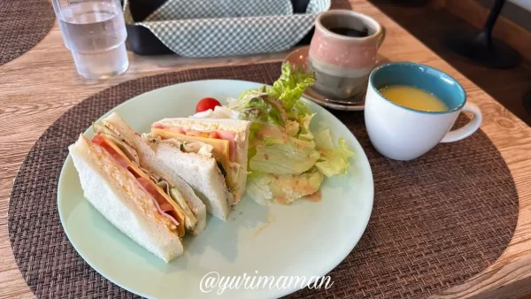 具沢山ミックスサンドのモーニングプレート（今治カフェ）1