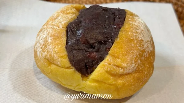 グリグラカフェ（松山市駅パン屋）かぼちゃパンの粒あんサンド
