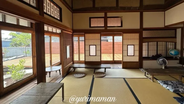 感食堂の店内、畳のお座敷席（松山市北条）1