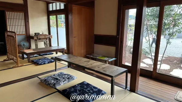 感食堂の店内、畳のお座敷席（松山市北条）2