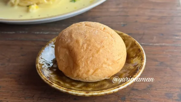 感食堂の季節のパスタランチについてくる全粒粉パン