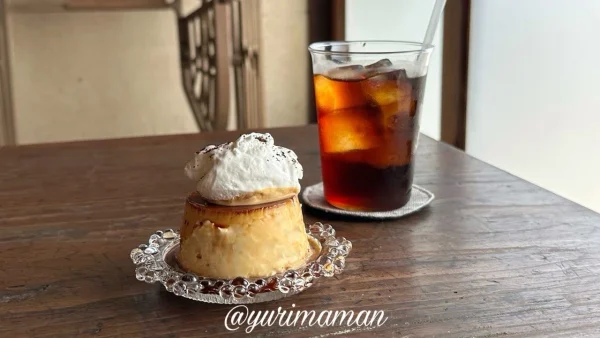感食堂のカフェメニュー、昔ながらの固めプリン
