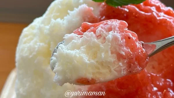 クマカフェ（久万高原町）いちごのかき氷2