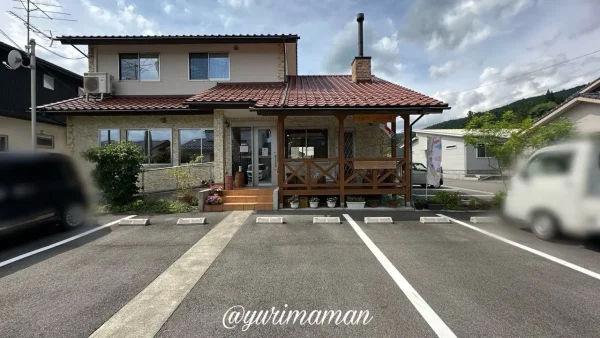 クマカフェ（久万高原町）駐車場