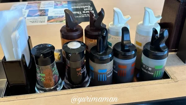 松屋のテーブル調味料各種（バーベキューソース・甘口しょうゆなど）