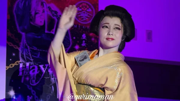 大衆演劇チーム夢弦で体験したおひねり文化、舞踊中に演者の懐に入れるチップ札2