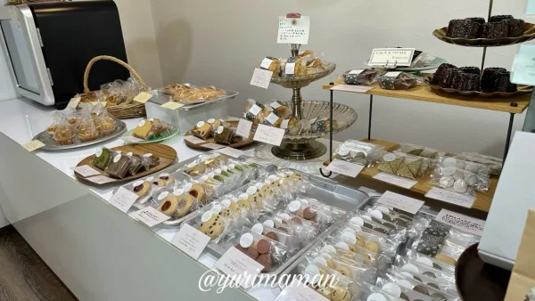 にじとまめ店内に並ぶ米粉と豆乳を使った焼き菓子