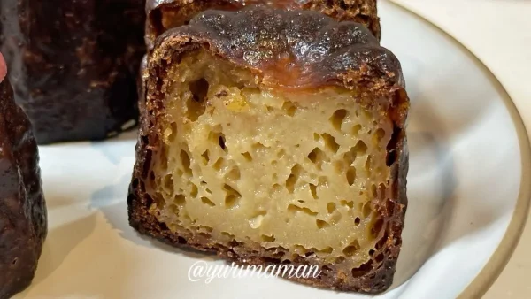 米粉と豆乳で作られたにじとまめのカヌレの断面