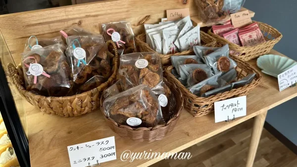 四国中央市のケーキ屋「パティスリーモワティエ」の焼き菓子コーナー2