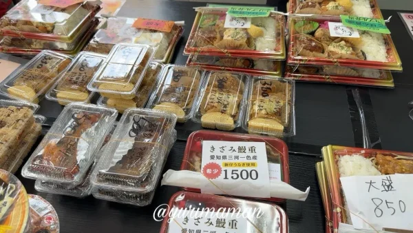めおと弁当しおたに（四国中央市川之江）お弁当が並ぶ店内