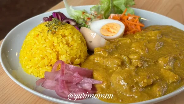 久万高原町タネマキ食堂の新メニュー、温玉トッピングのチキンカレー3