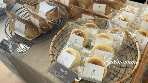 ワカパンのソフトフランス、あんぱん、焼きカレーパンなどのパン。