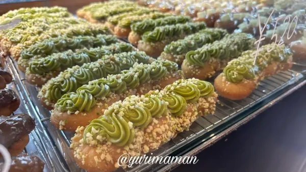 BONTEMPS松山店のショーケースに並ぶクァベギドーナツ3